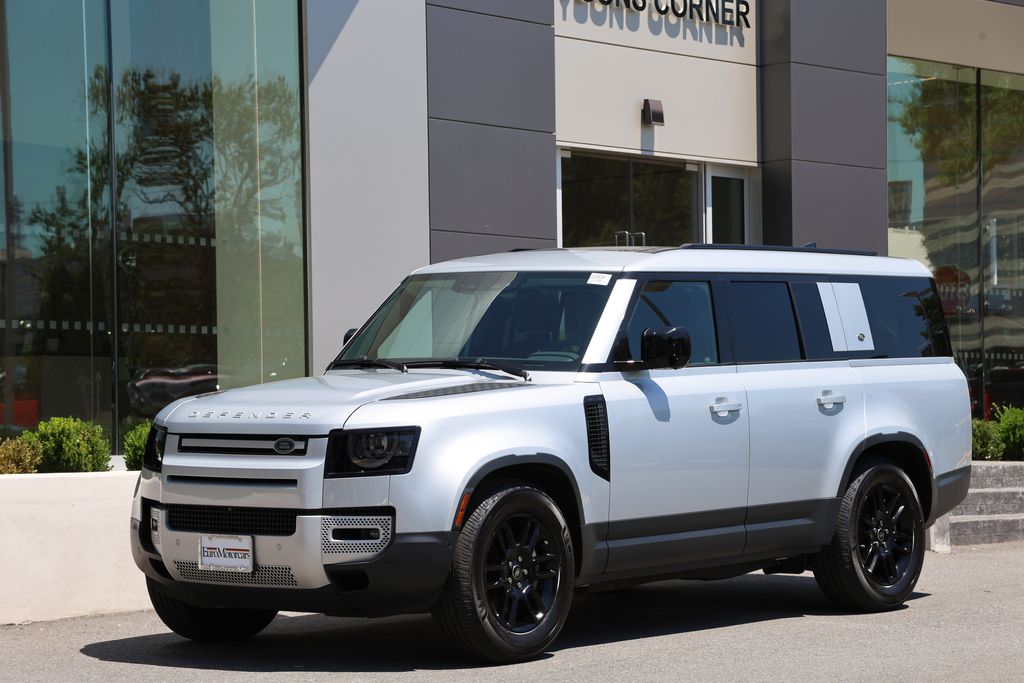 2023 Land Rover Defender SE's photo