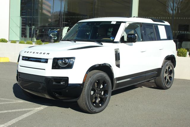 2026 Land Rover Defender 110 X-Dynamic SE P400's photo