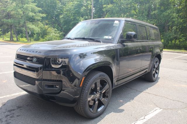 2025 Land Rover Defender X-Dynamic SE's photo