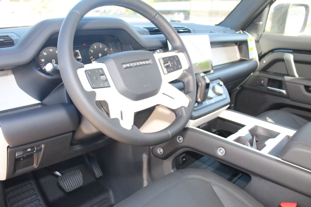 2025 Land Rover Defender S - Photo 14