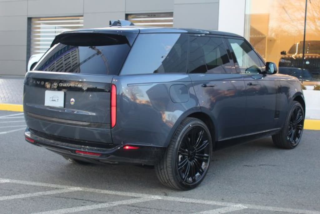 New 2026 Land Rover Range Rover SE SUV