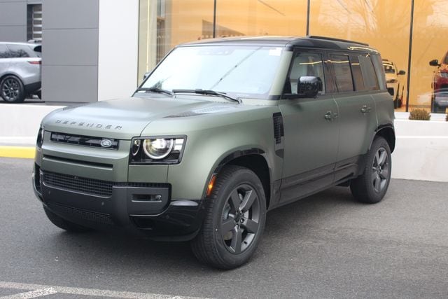2026 Land Rover Defender X-Dynamic SE's photo