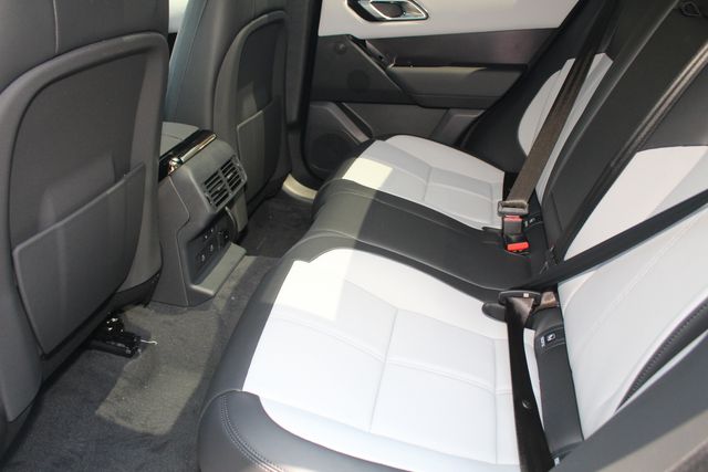 2026 Land Rover Range Rover Velar Dynamic SE