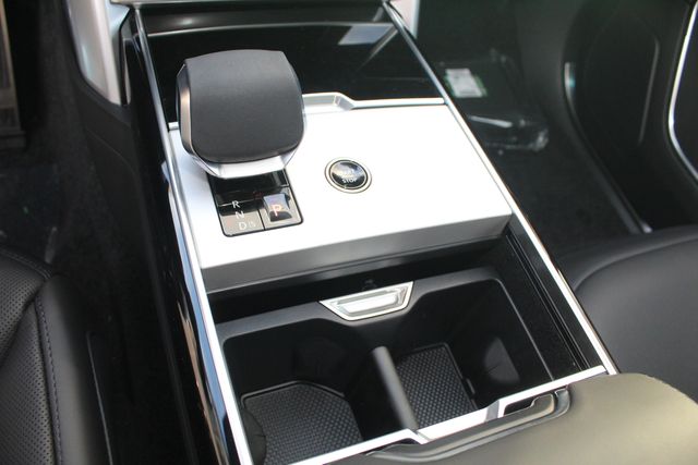 2026 Land Rover Range Rover SE - Photo 15