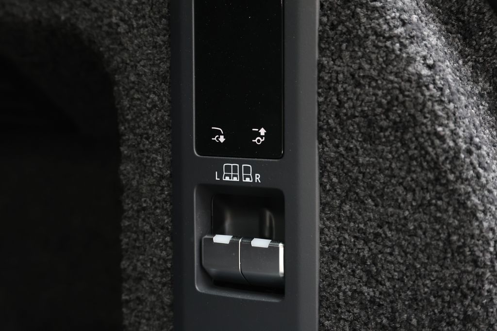 2026 Land Rover Range Rover SE - Photo 9