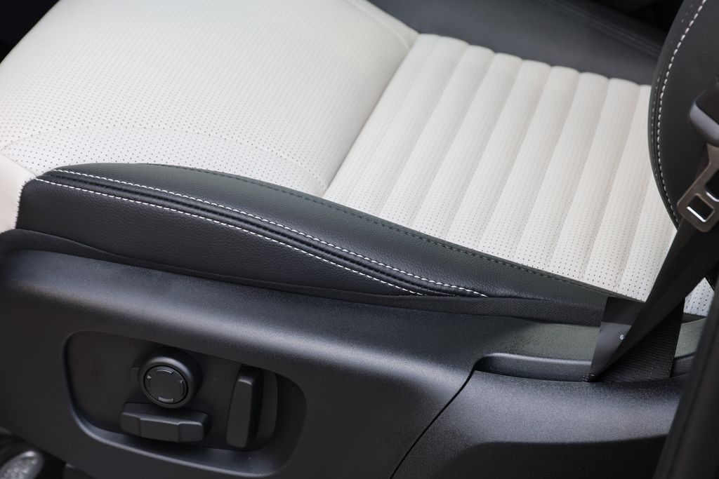 2026 Land Rover Discovery Gemini Edition - Photo 15