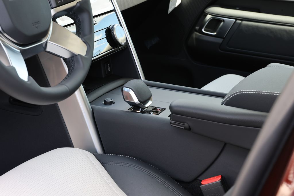 2026 Land Rover Discovery Gemini Edition - Photo 16