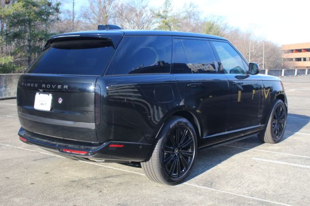 New 2025 Land Rover Range Rover SE SUV