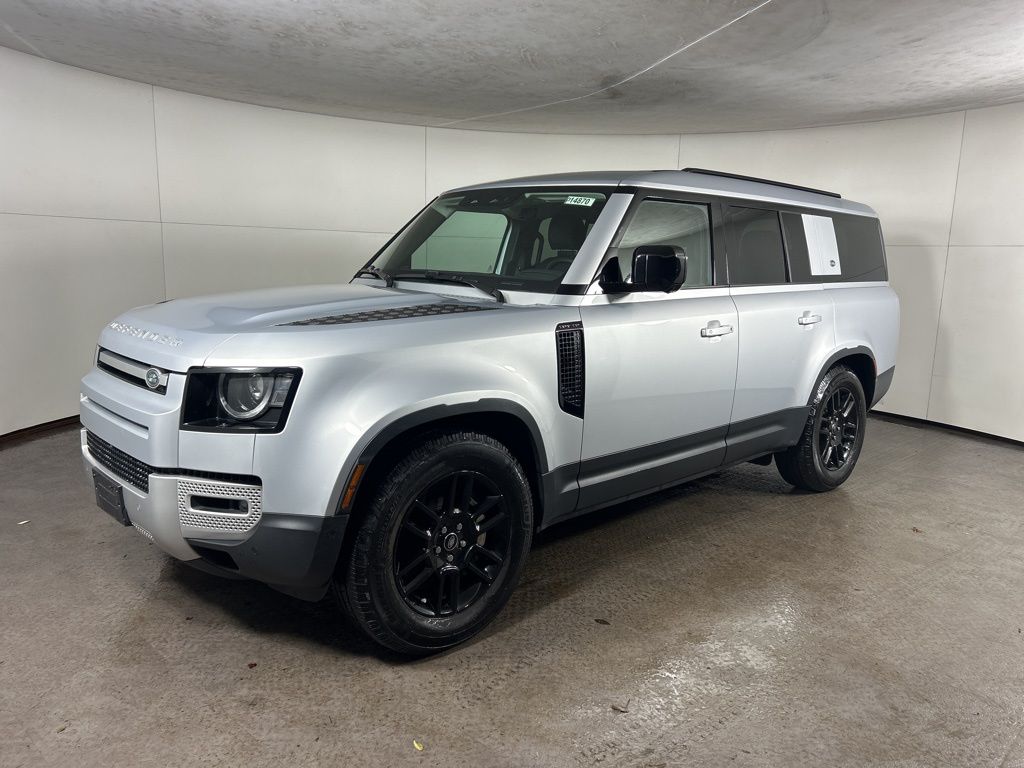 2023 Land Rover Defender SE's photo