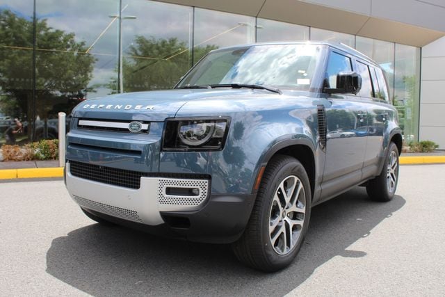 2025 Land Rover Defender S's photo