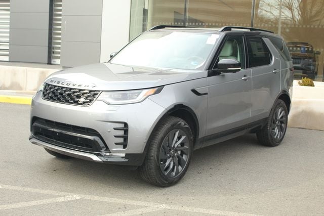 2026 Land Rover Discovery P300 Dynamic SE's photo