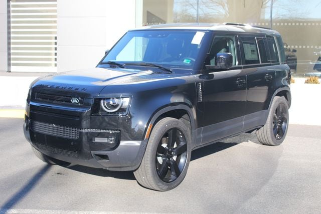 2026 Land Rover Defender S's photo