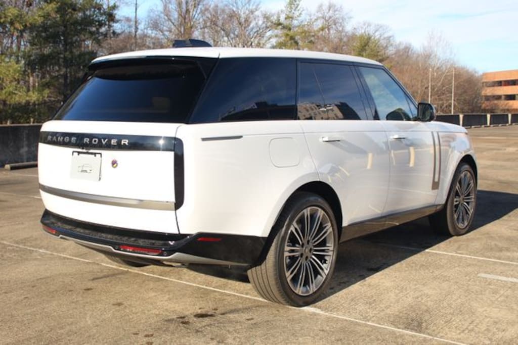 New 2025 Land Rover Range Rover SE SUV