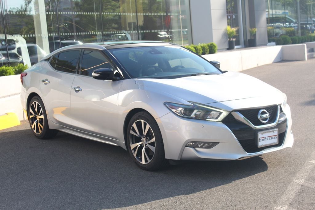 2018 Nissan Maxima SL's photo