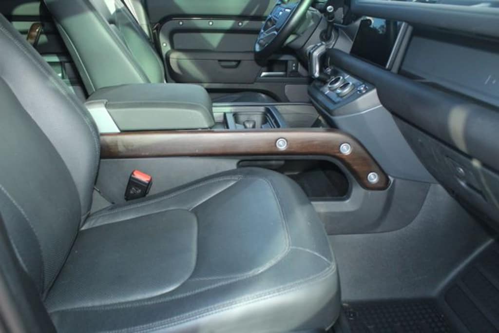 Certified 2024 Land Rover Defender 110 X-Dynamic SE SUV