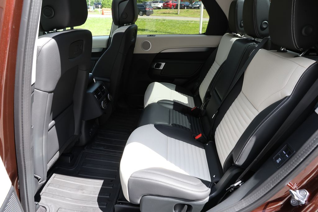 2026 Land Rover Discovery Gemini Edition - Photo 9