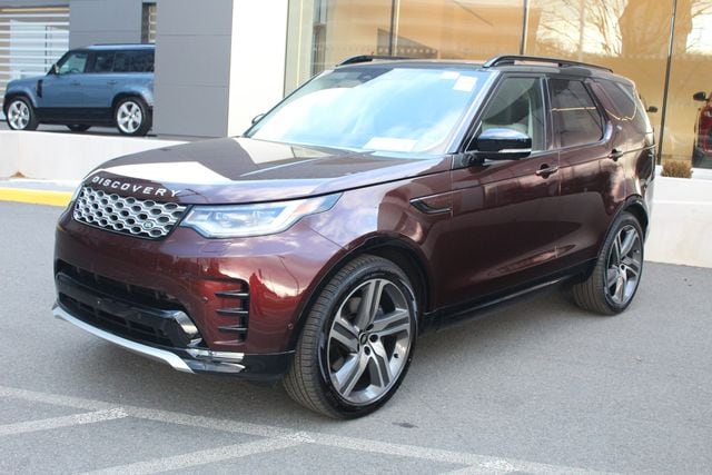 2026 Land Rover Discovery Tempest Edition's photo
