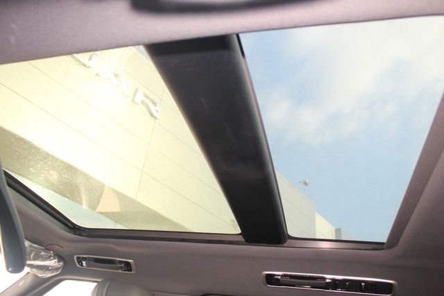 2026 Land Rover Range Rover SE - Photo 23
