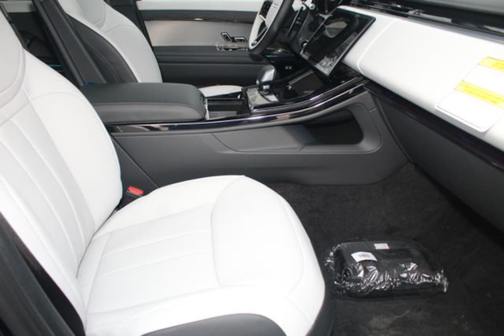 New 2026 Land Rover Range Rover Sport Dynamic SE SUV