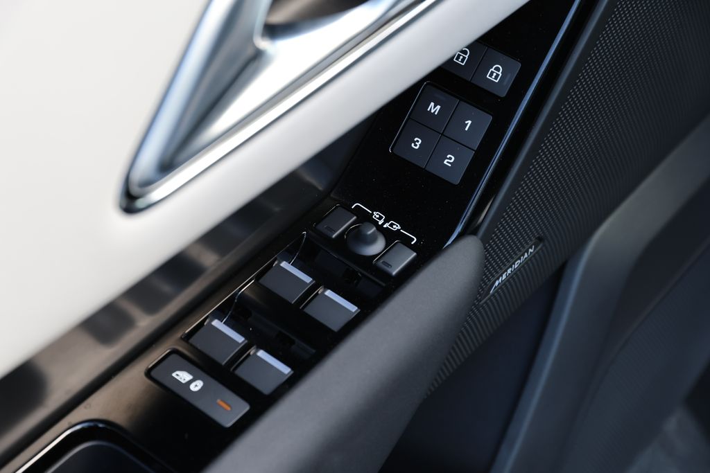 2026 Land Rover Range Rover Velar S - Photo 17
