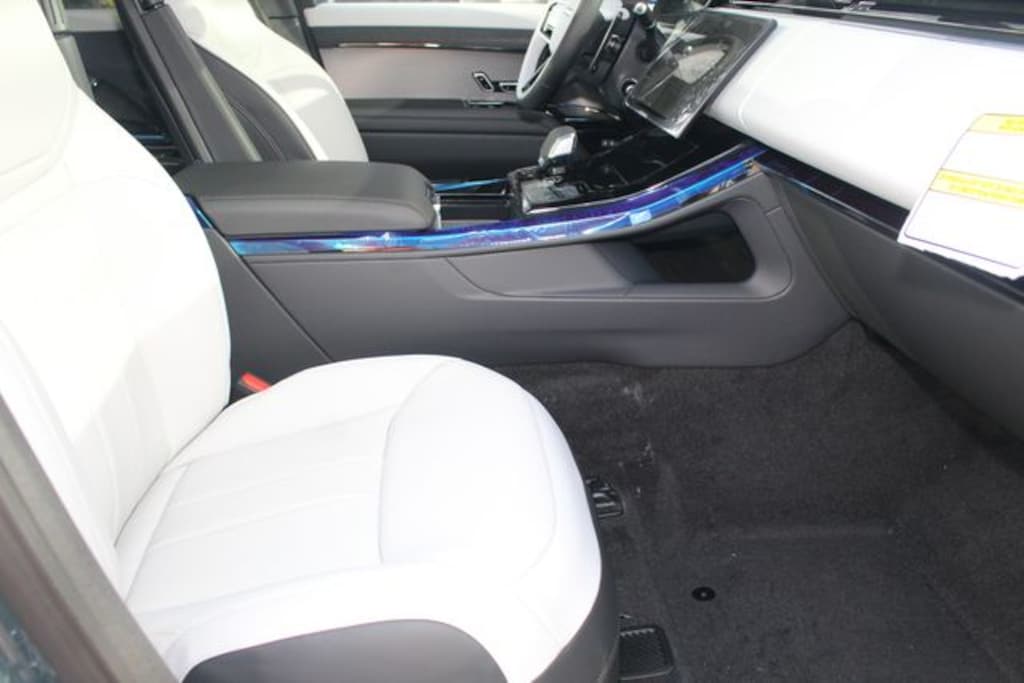 New 2026 Land Rover Range Rover Sport Dynamic SE SUV