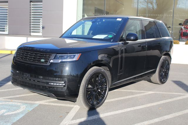 2025 Land Rover Range Rover SE's photo