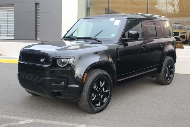 2026 Land Rover Defender X-Dynamic SE's photo