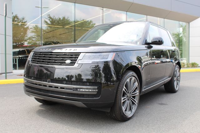 2025 Land Rover Range Rover SE's photo