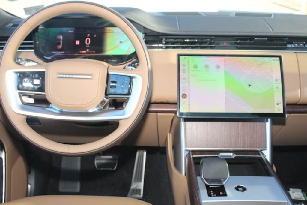 New 2025 Land Rover Range Rover SE SUV