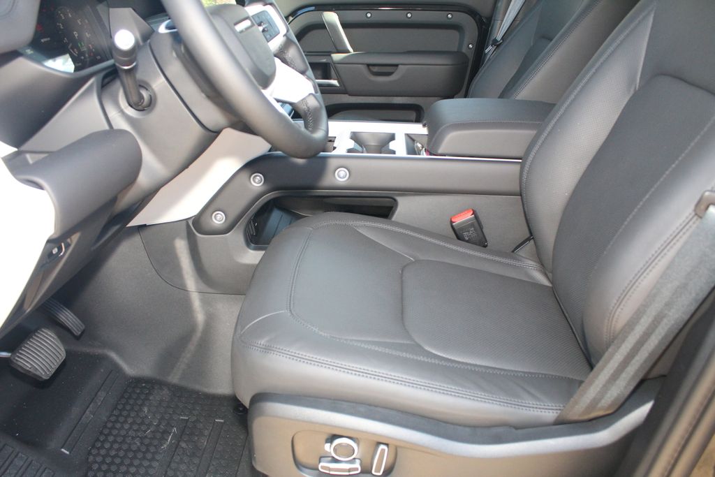 2025 Land Rover Defender S - Photo 20