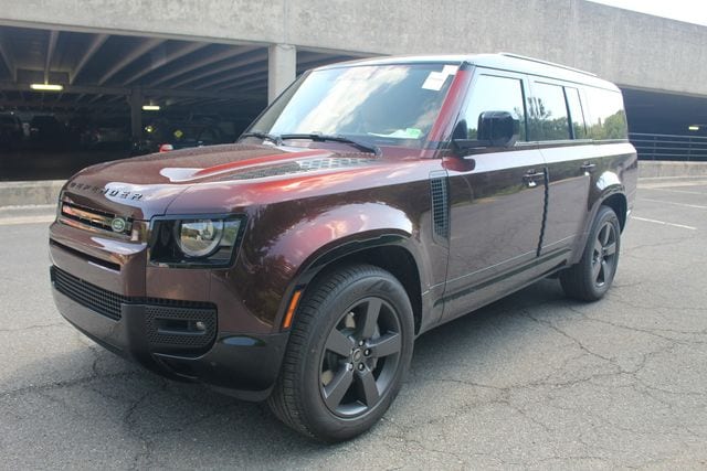 2025 Land Rover Defender X-Dynamic SE's photo