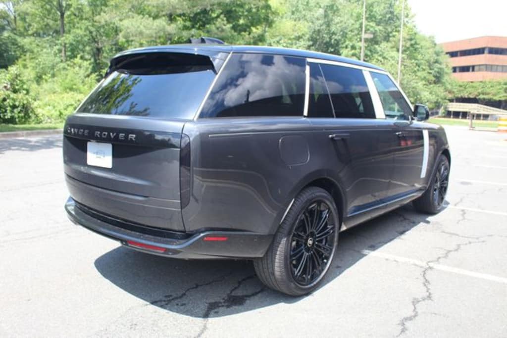 New 2025 Land Rover Range Rover SE SUV