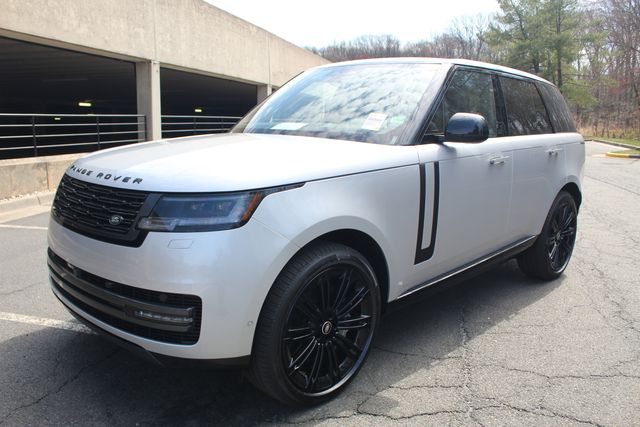 2025 Land Rover Range Rover SE's photo