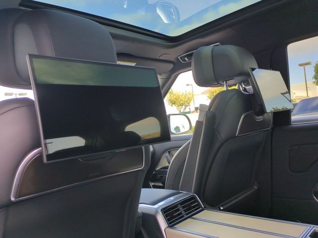 2025 Land Rover Range Rover SV - Photo 22