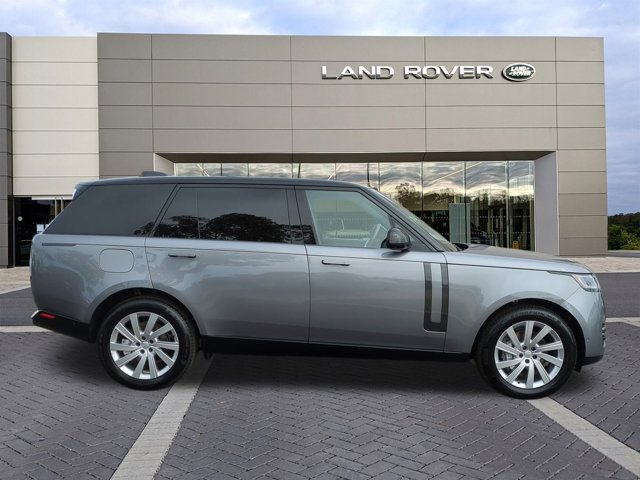2025 Land Rover Range Rover SE photo 4