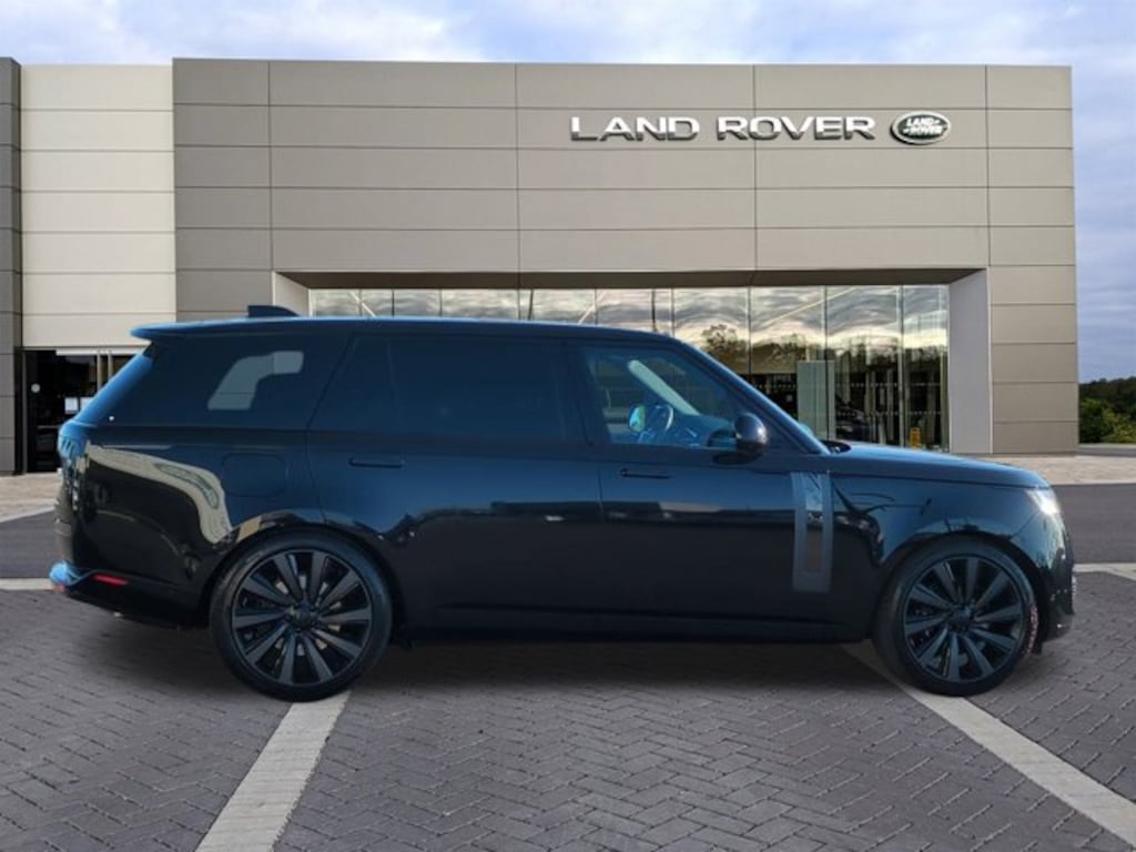 New 2026 Land Rover Range Rover SV Signature Suite SUV