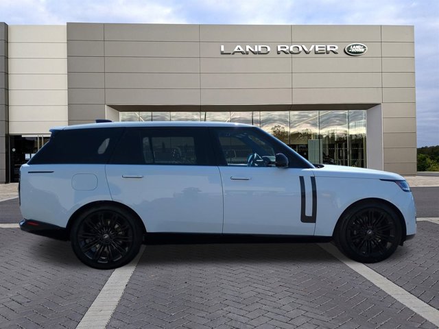 2025 Land Rover Range Rover SE photo 4