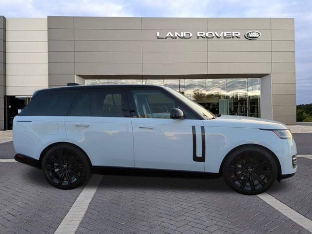 New 2025 Land Rover Range Rover SE SUV