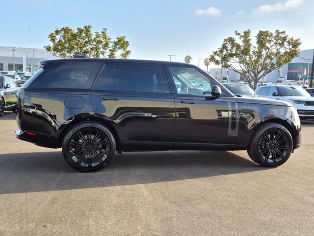 New 2026 Land Rover Range Rover SE LWB 7-Seats / V8 SUV
