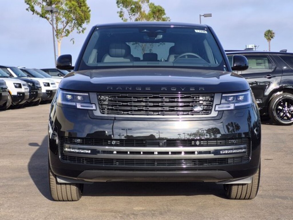 New 2026 Land Rover Range Rover SE LWB 7-Seats / V8 SUV