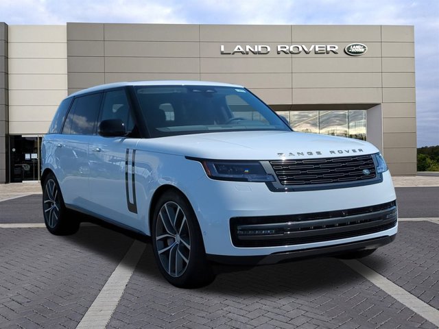 2025 Land Rover Range Rover SE photo 3