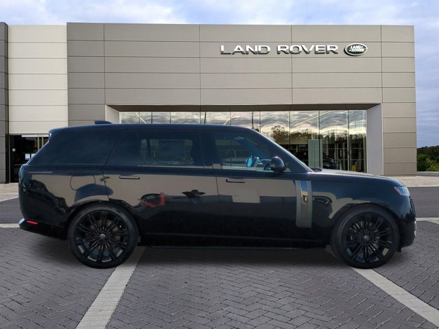 2025 Land Rover Range Rover SV photo 4
