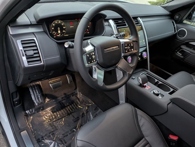 2026 Land Rover Discovery Gemini Edition - Photo 8
