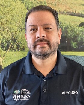 Staff member Alfonso Reyes from ID_bc96d6422602