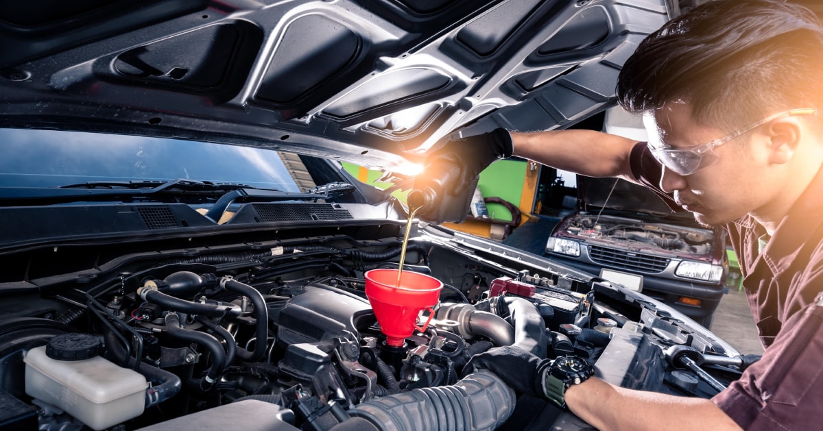 a%20mechanic%20changing%20the%20oil%20in%20a%20car.jpg