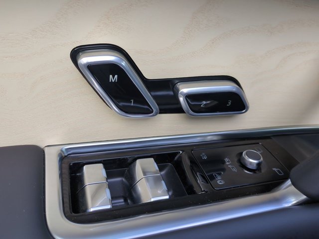 2025 Land Rover Range Rover SV - Photo 21