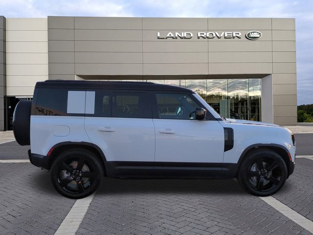 2026 Land Rover Defender S photo 3