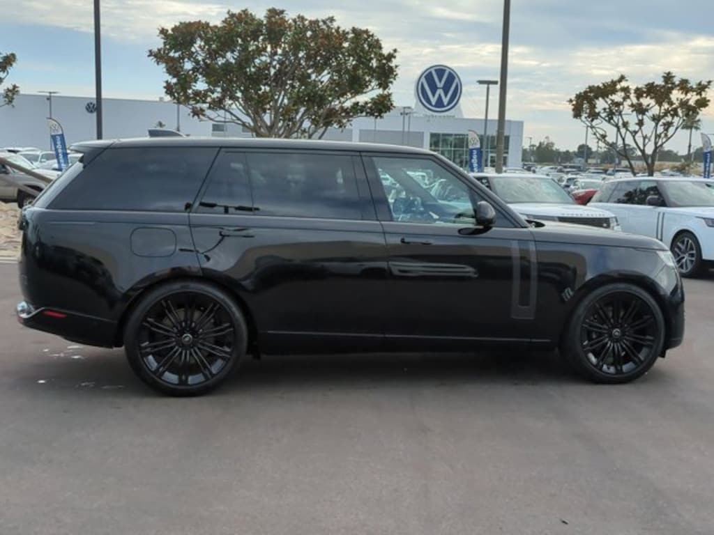 New 2025 Land Rover Range Rover SE SUV