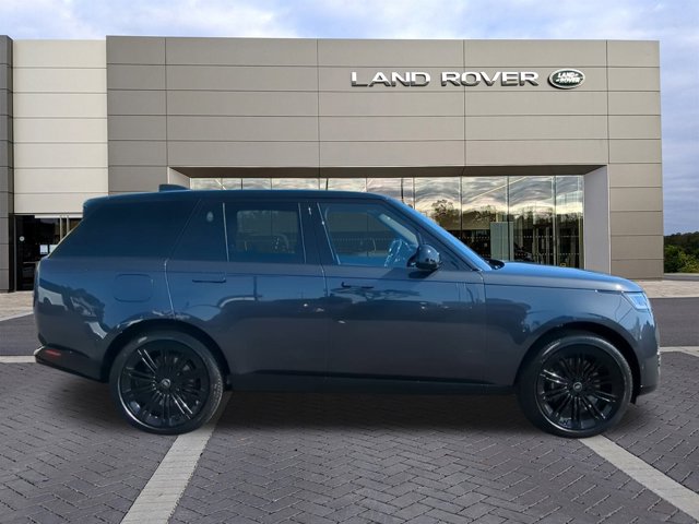 2025 Land Rover Range Rover SE photo 4