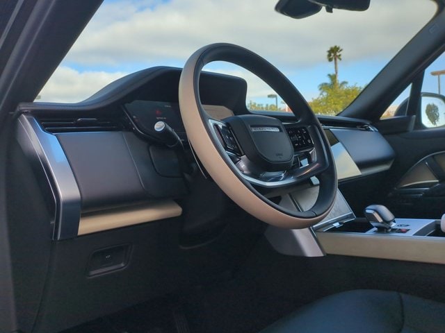 2025 Land Rover Range Rover SV - Photo 9